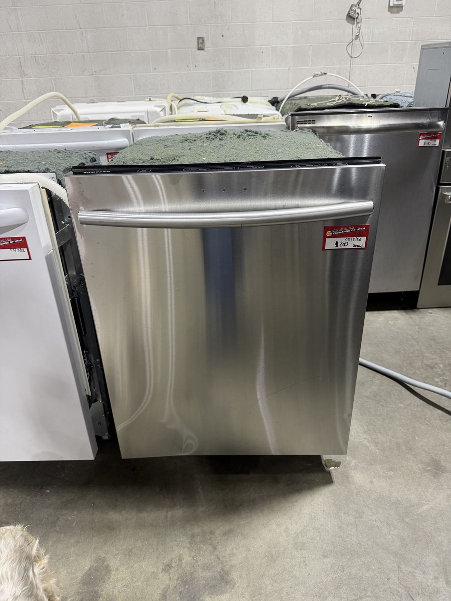 GREAT CONDITION SAMSUNG STAINLESS STEEL DISHWASHER
