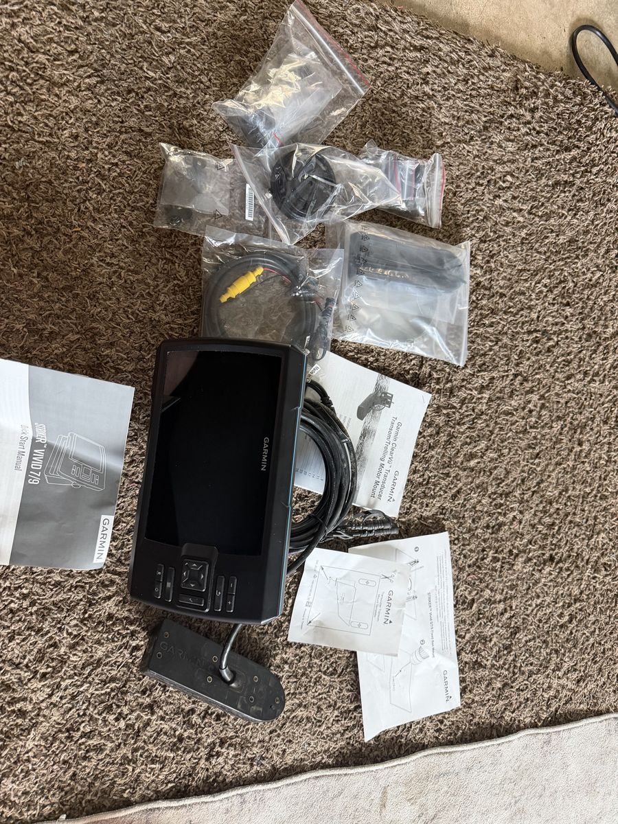 Garmin Striker Vivid 7sv GPS Fish Finder Chartplotter with Transducer & ClearVü