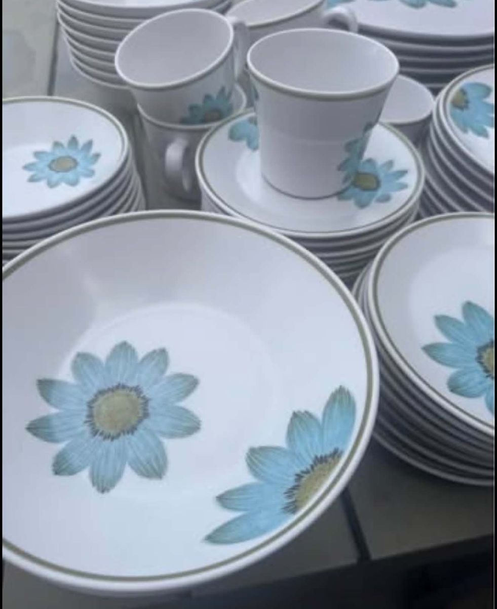 VINTAGE DINNERWARE BLUE DAISY NORITAKE
