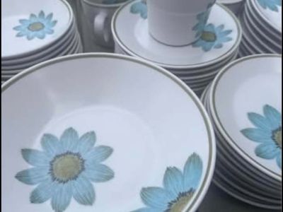 VINTAGE DINNERWARE BLUE DAISY NORITAKE