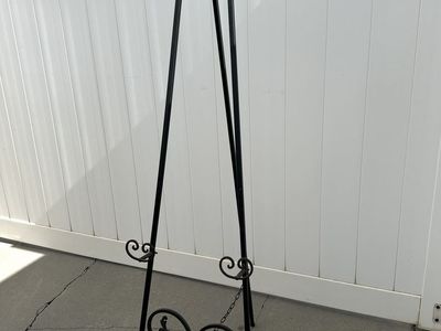 Nice Adjustable Tall Standing Easel