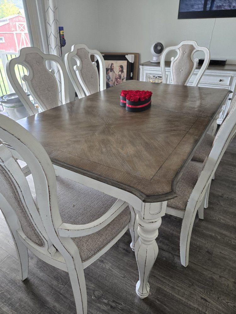 Magnolia Manor Table