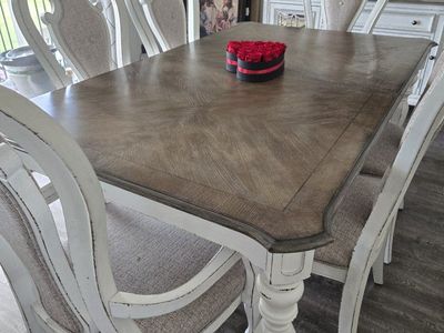 Magnolia Manor Table