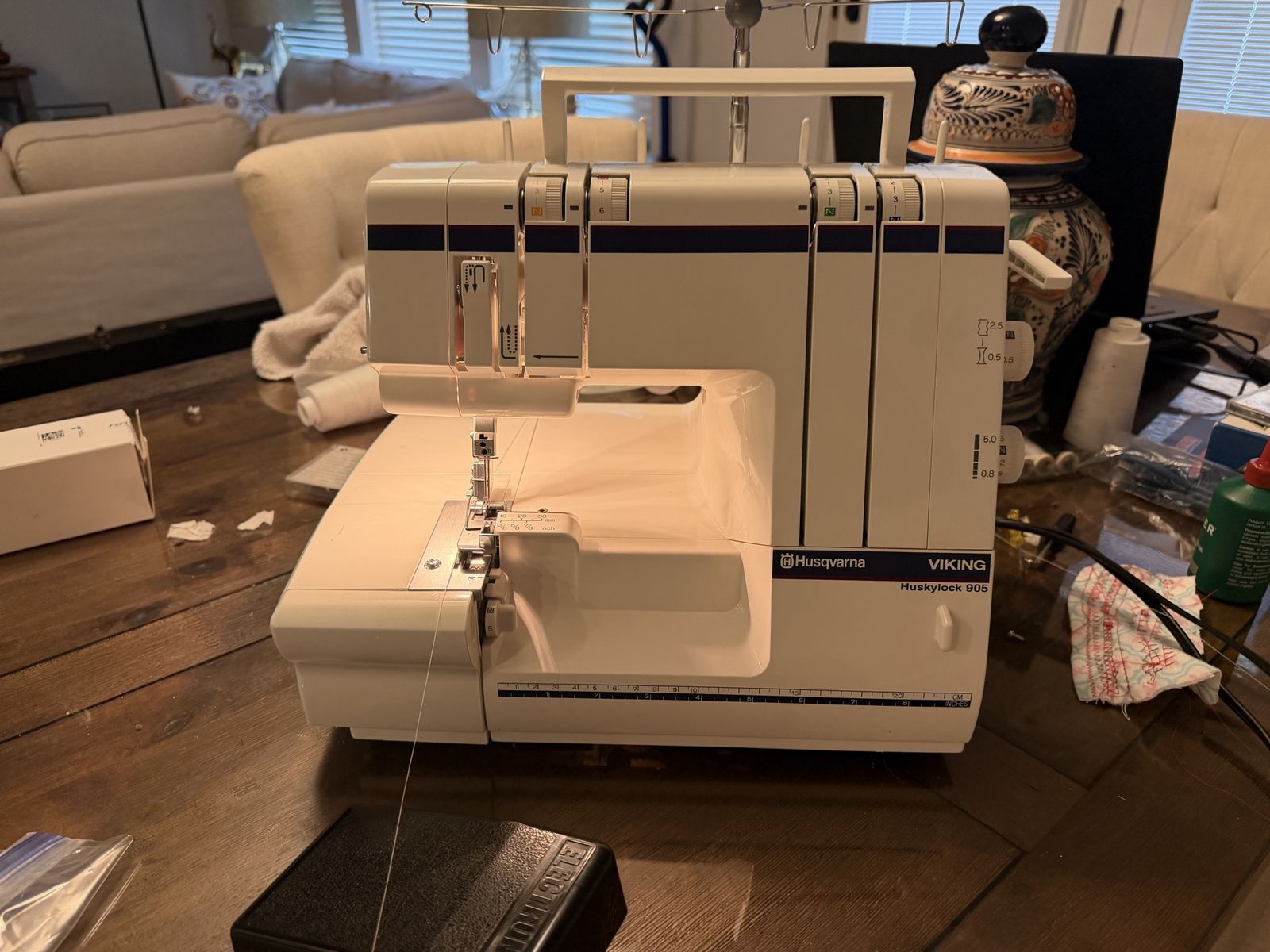 Husqvarna Viking Huskylock 905 Serger Sewing Machine