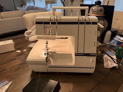 Husqvarna Viking Huskylock 905 Serger Sewing Machine