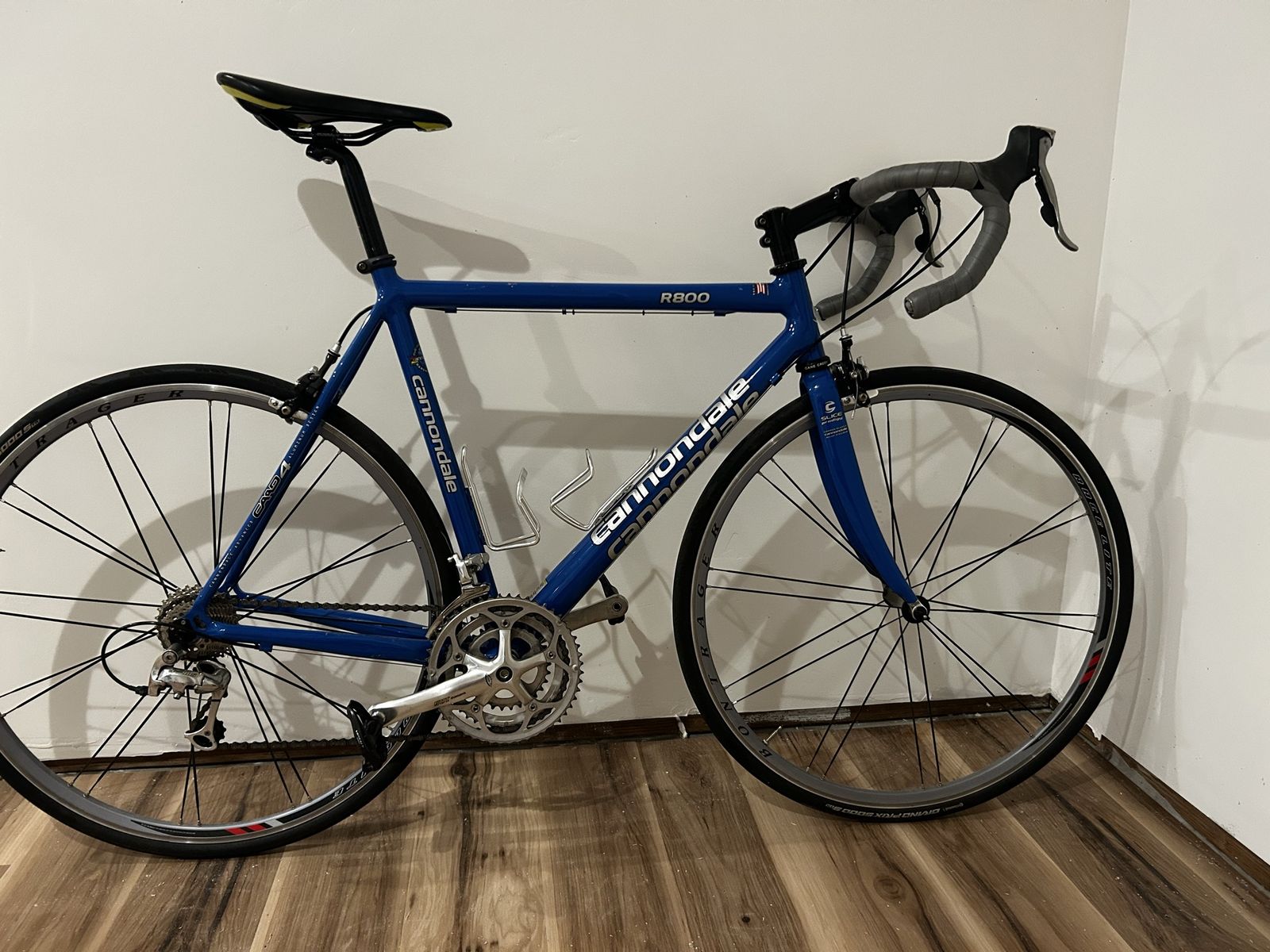 Cannondale R800 CAAD4 Blue Road Bike with Shimano 105 Groupset 56 cm