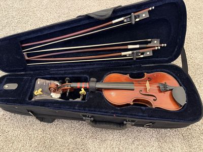 Franz Hoffman Etude 1/10 Size Violin Set w/ 3 Bows & Case - 2010 Model