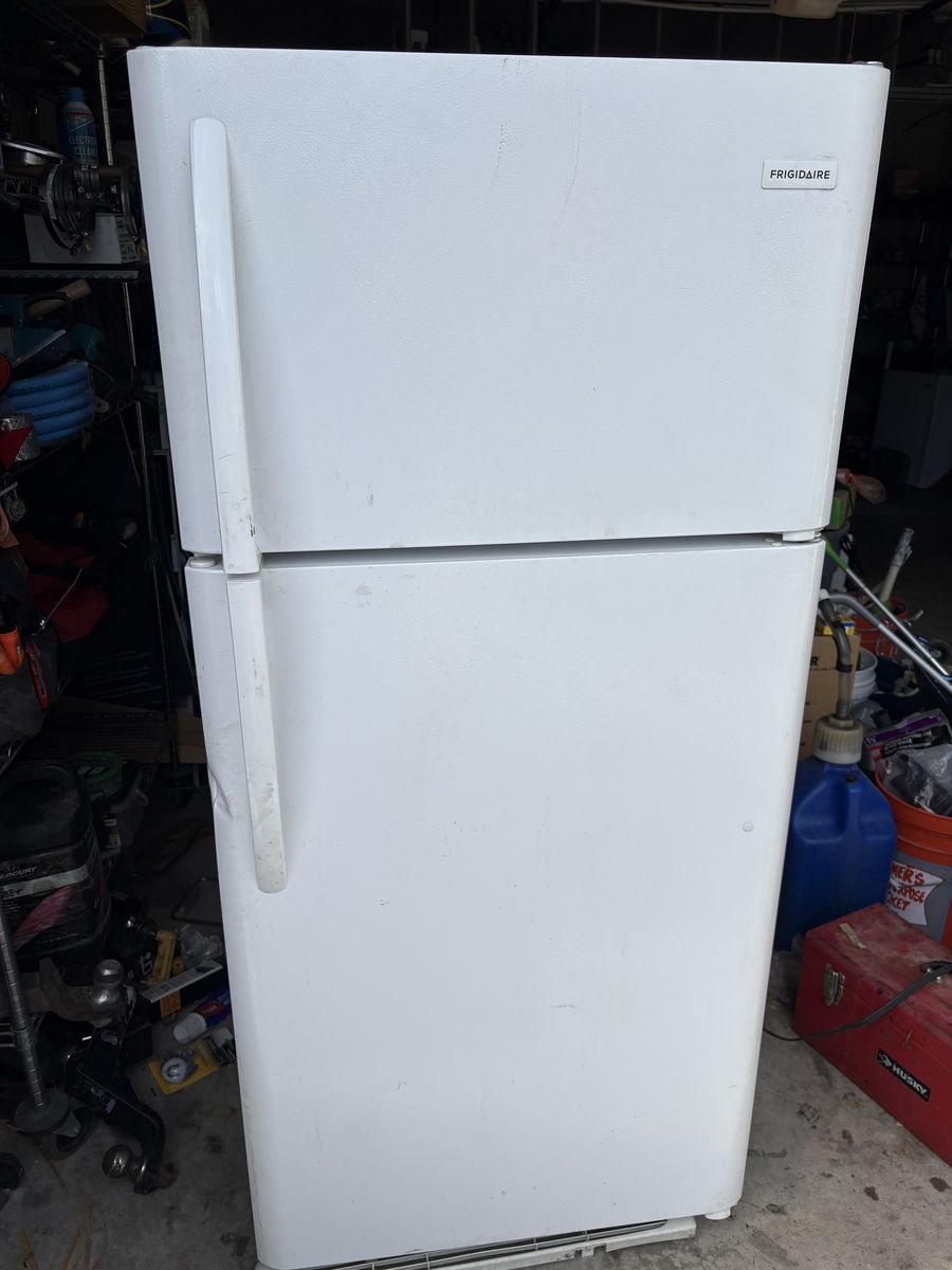 Frigidaire refrigerator freezer