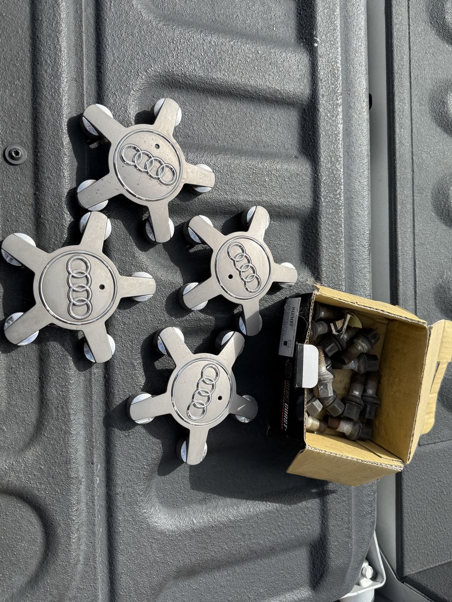 2012 Audi S4 Center Caps & Lug Bolts