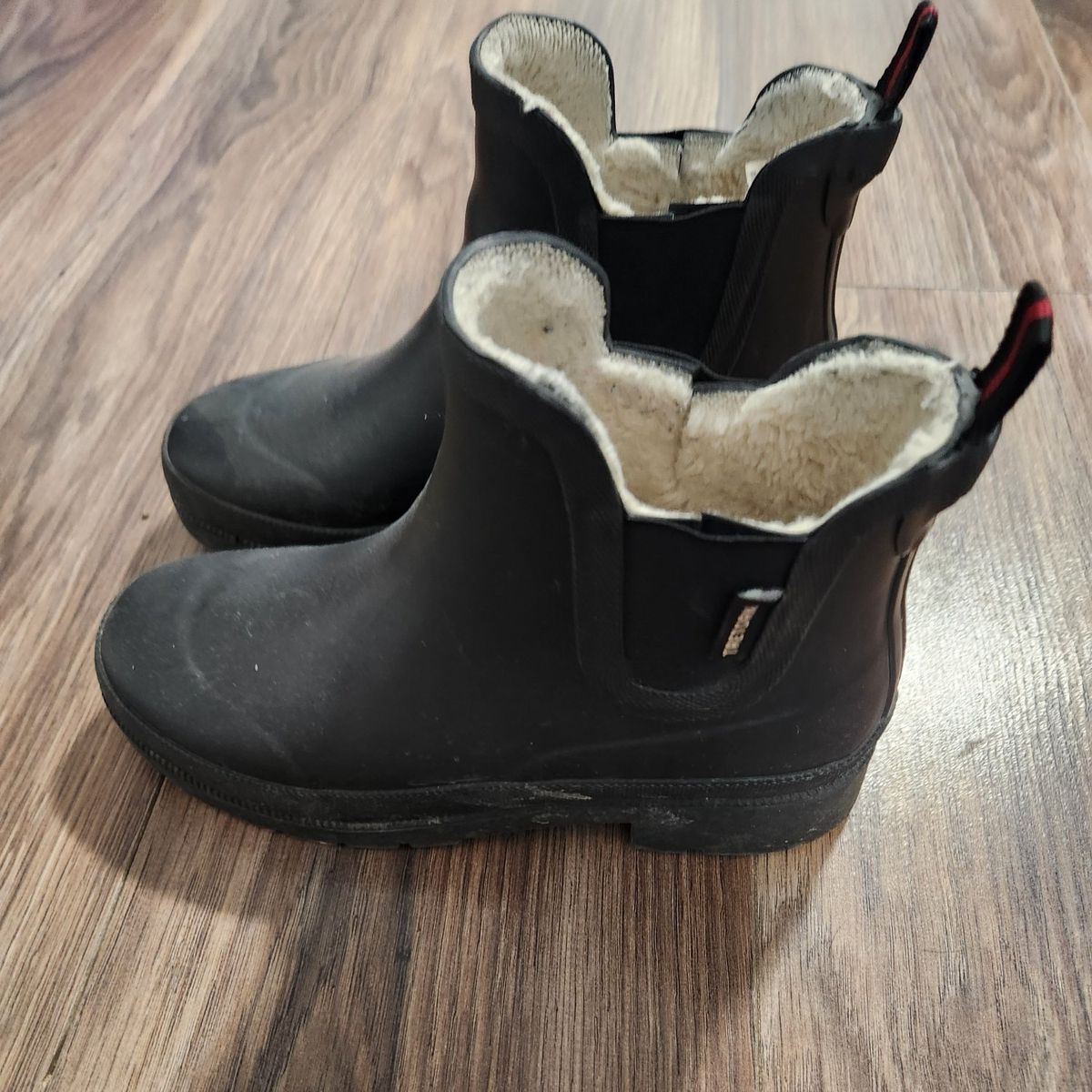 Tretorn boots size 6