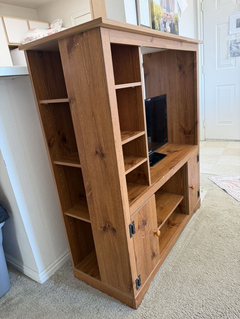 TV Stand / Entertainment Center