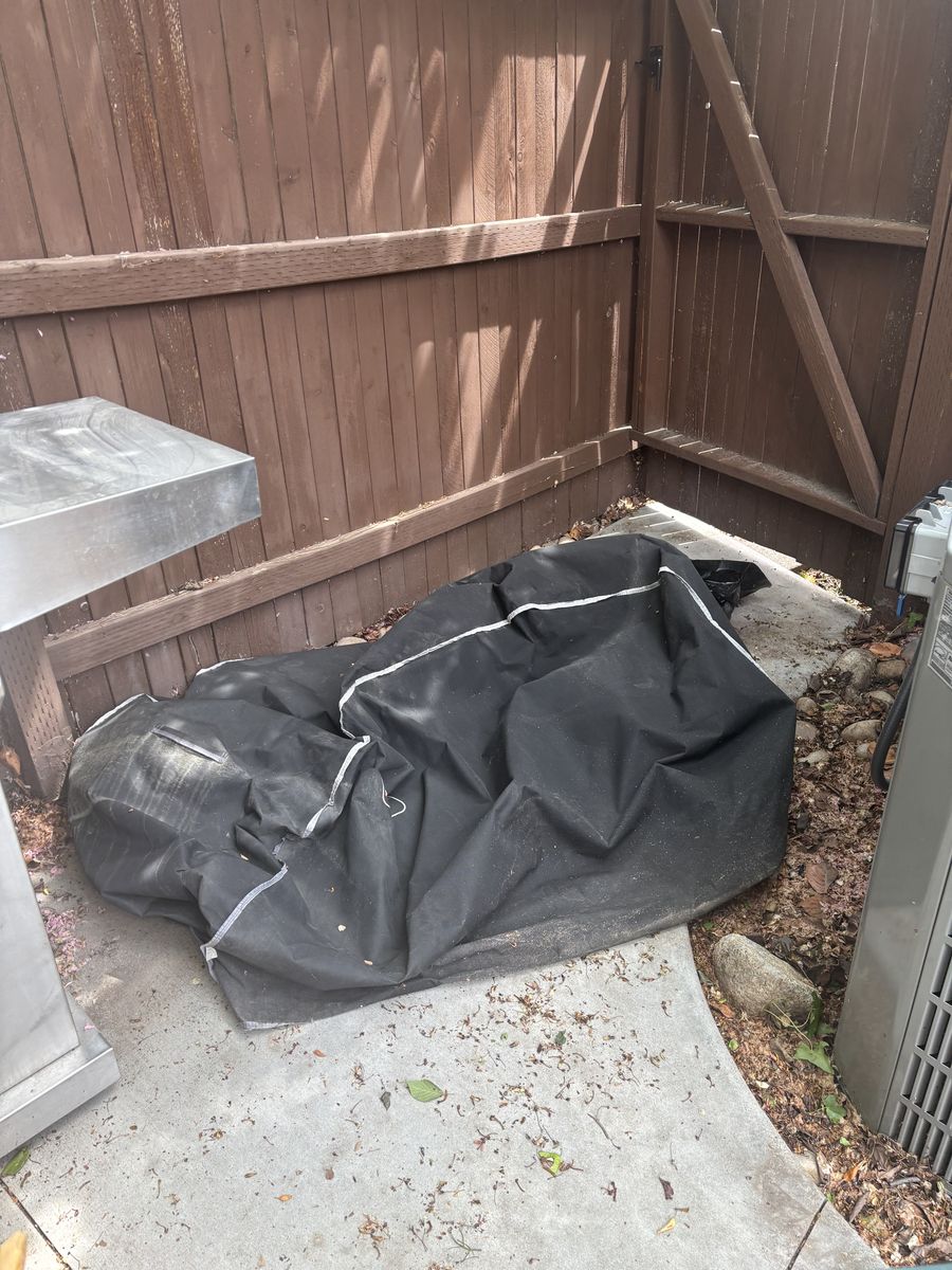 GAS BBQ AND COVER  $5.00 it works I never used it