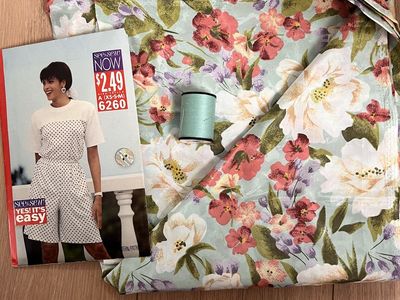 *Entire kit for vintage sewing*!