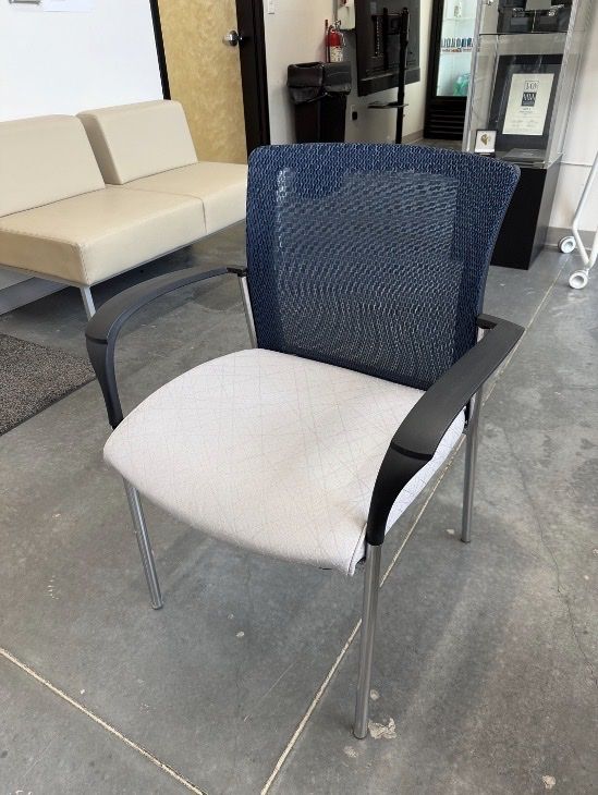 Focus Guest Chair