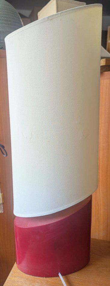 Red slash angle table lamp