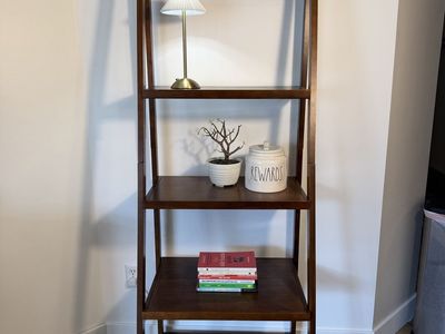 Honeybloom 5-Tier Leaning Ladder Bookshelf Bookcase Dark Wood Storage Shelf excellent condition