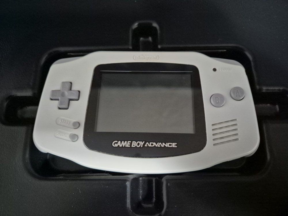 Game Boy Advance White [Discontinued by Manufacturer] Rare with Hard Case. Excellent Condition!