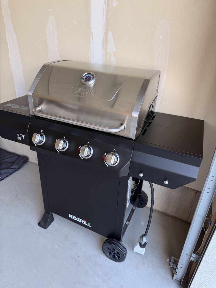 Nexgrill 4-Burner w/propane