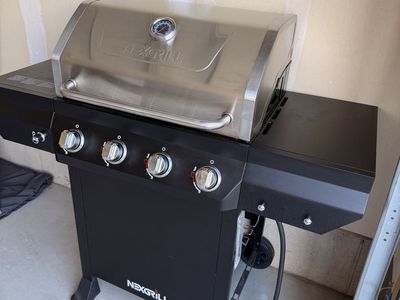 Nexgrill 4-Burner w/propane