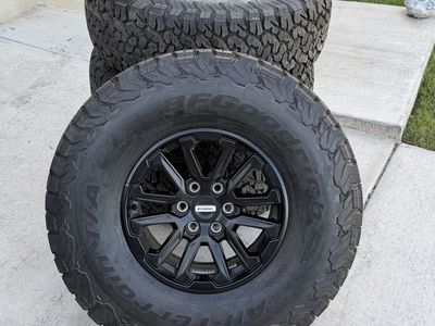 Ford F150 Raptor Rims and Tires 37/12.50R17 Bfgoodrich Ko2 Almost New