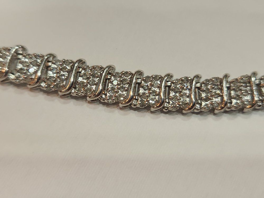 Women's tennis bracelet