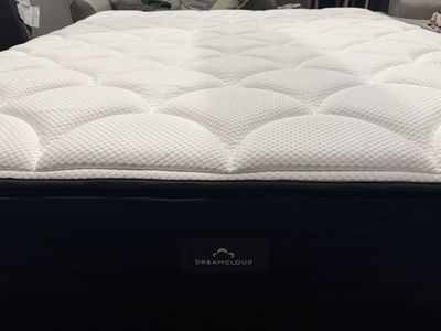 Dreamcloud pillowtop king Mattress! Only $300