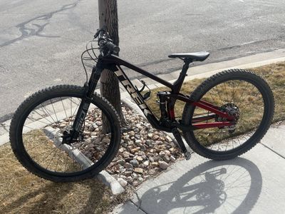 2022 Trek Top Fuel 9.8 XT Project One Bike size M