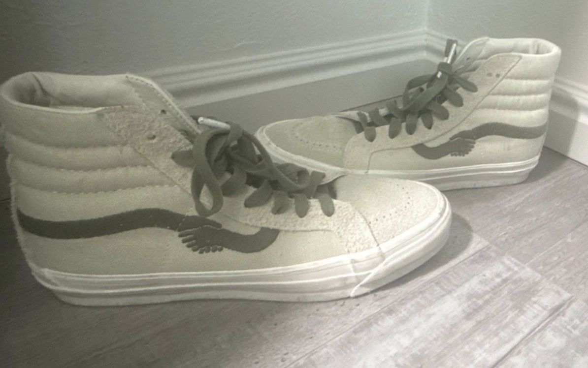 Men’s Size 11 Vans Sk8-Hi high top shoes