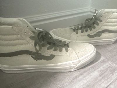 Men’s Size 11 Vans Sk8-Hi high top shoes