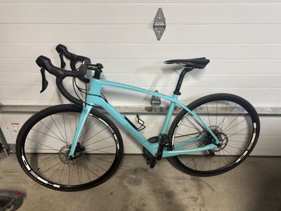 Diamondback Arden Carbon Road Bike – Carbon Wheels – Shimano 105 – 52cm