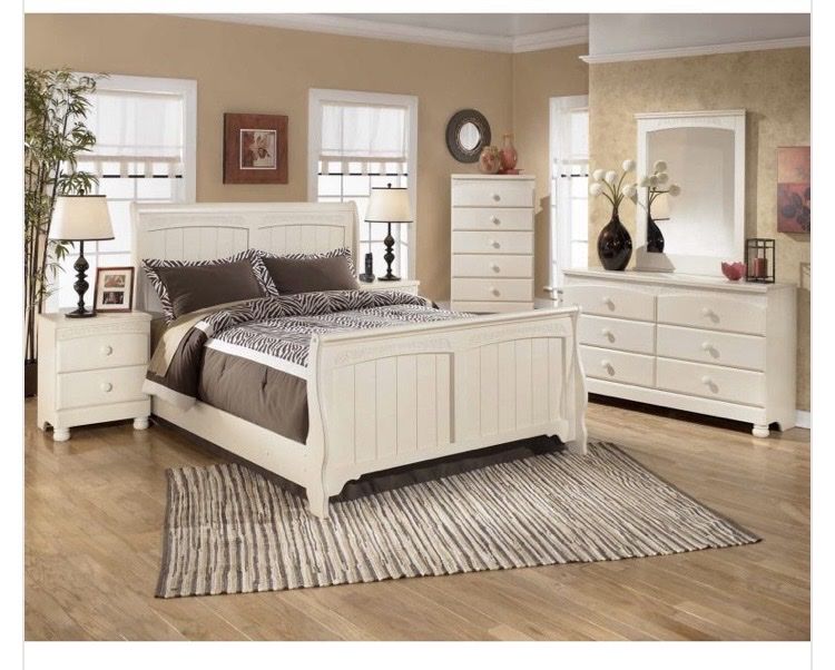 King Sleigh Bedset With Dresser And Side Tables