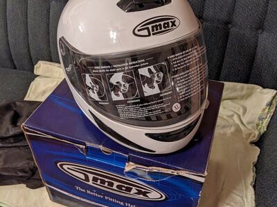 Motorcycle Helmet -- Mfr Gmax