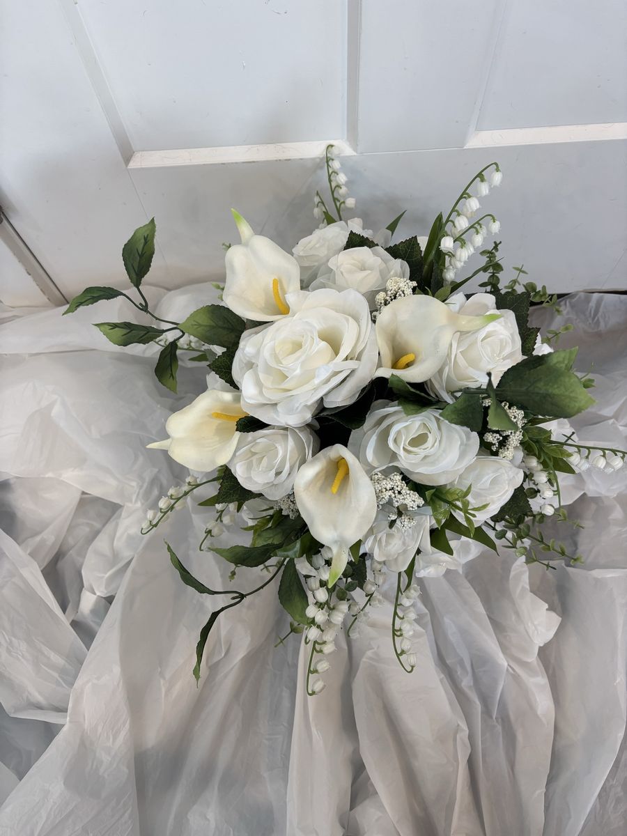Elegant calla lilies and white Roses artificial Bridal Bouquet