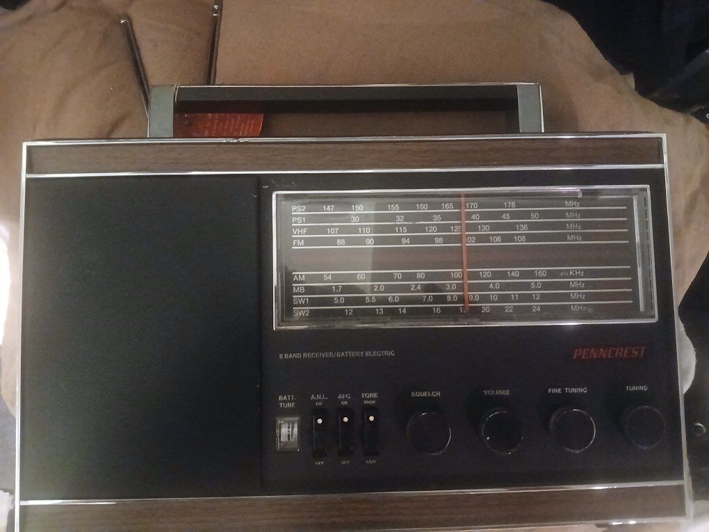 Rare Vintage PENNCREST All transistor 8-BandFM/AM