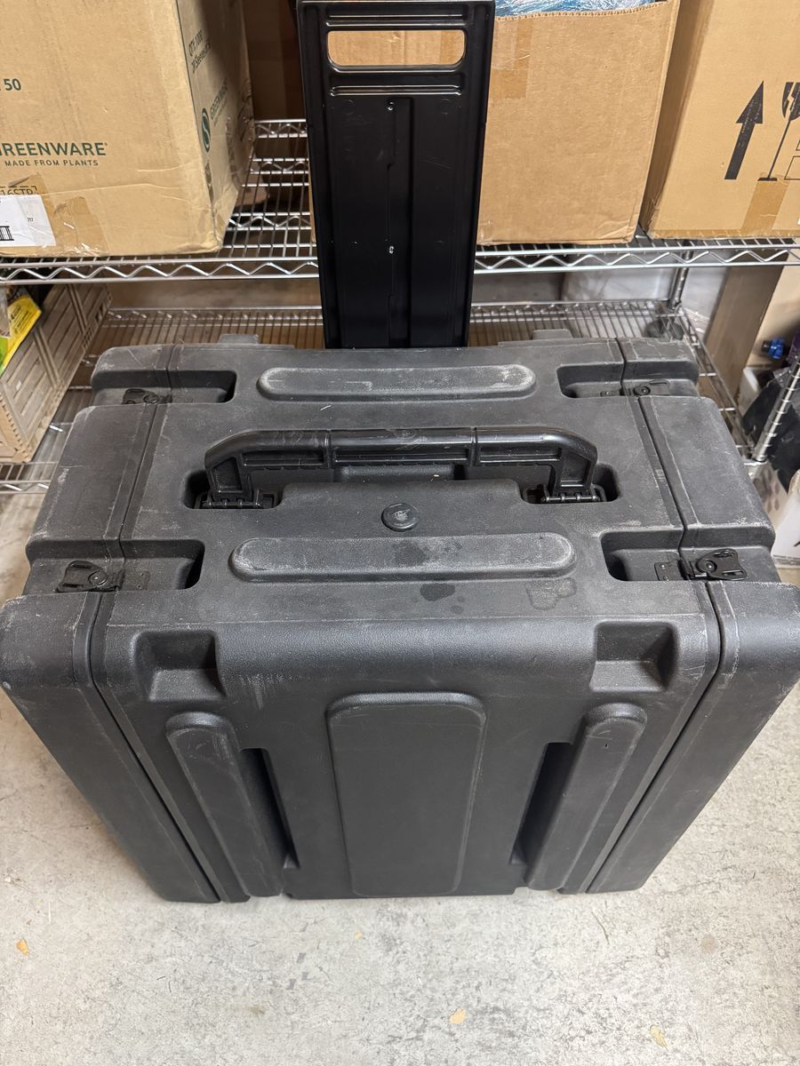 SKB 6RU 20-inch Deep R-Series Rolling Shock Rack