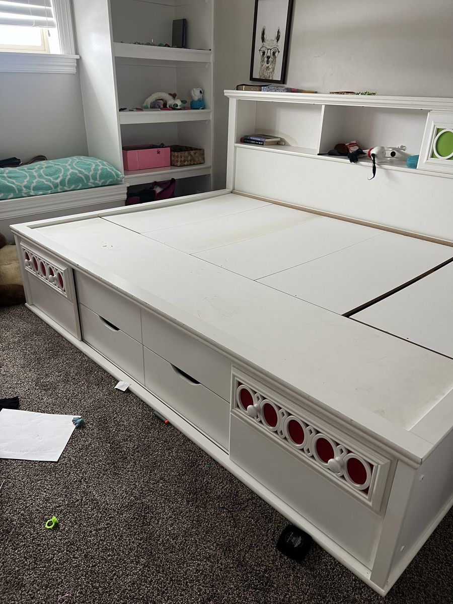 Full Bed With Dresser And Mirror
