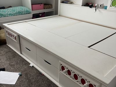 Full Bed With Dresser And Mirror