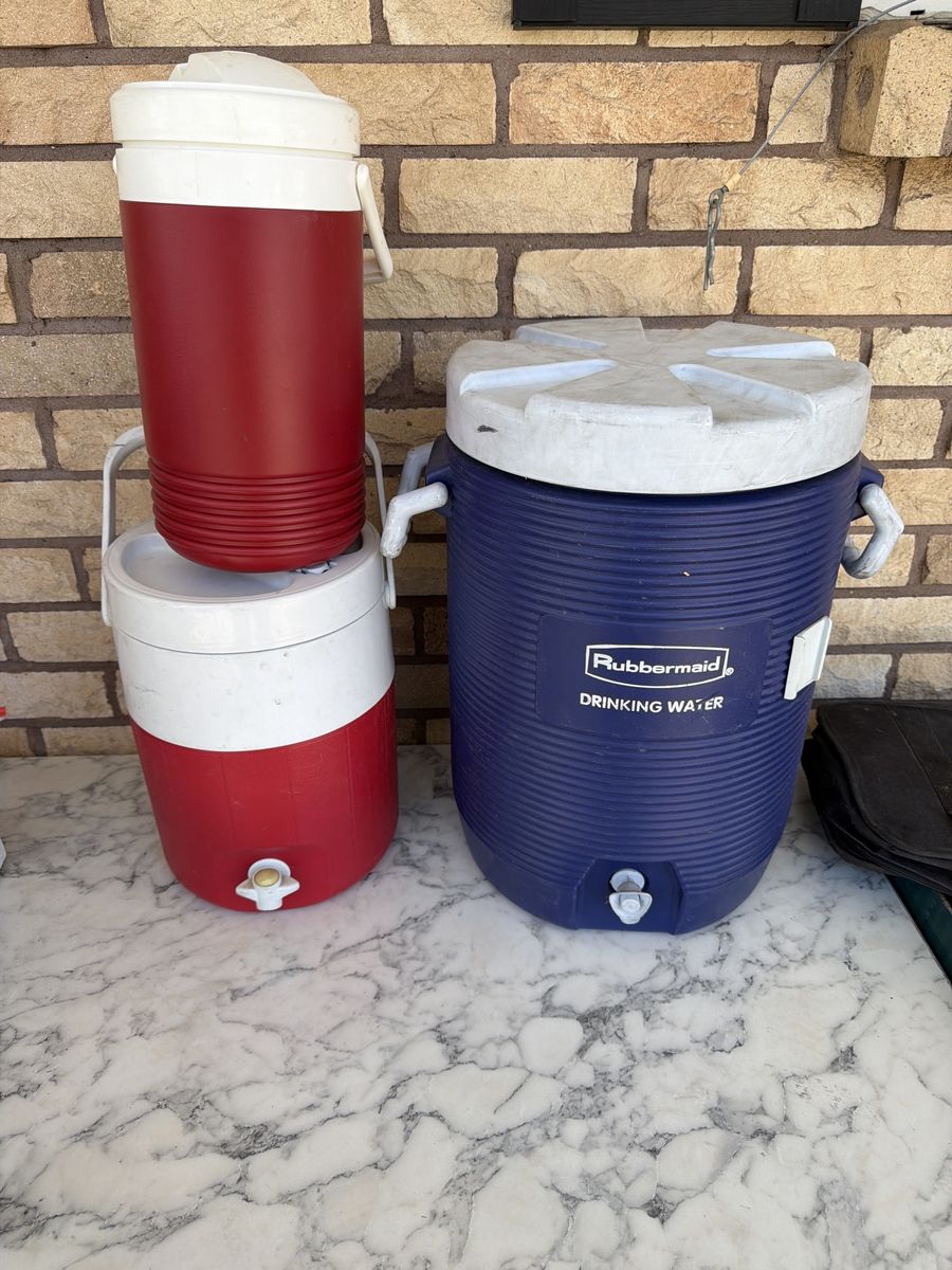 Rubbermaid & Igloo Water Coolers - Red & Blue Drink Dispensers with Spouts, 2-Piece Set
