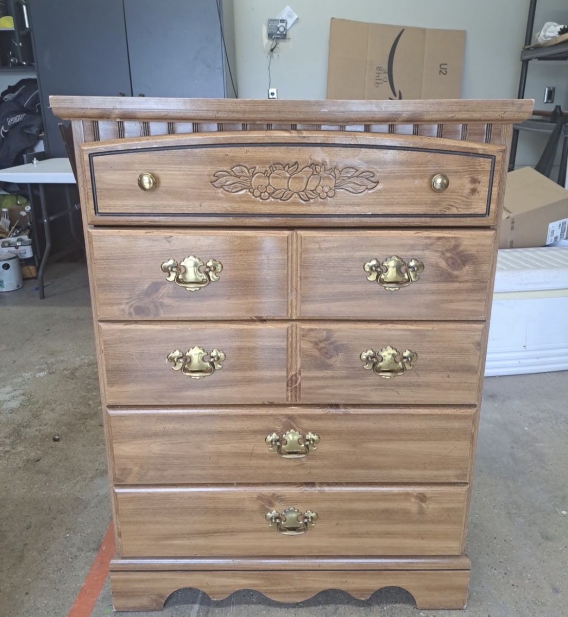 Vintage Solid Wood 5-Drawer Dresser Chest with Decorative Carving & Brass Hardware, brown