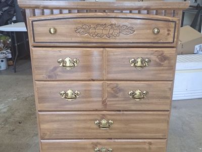 Vintage Solid Wood 5-Drawer Dresser Chest with Decorative Carving & Brass Hardware, brown