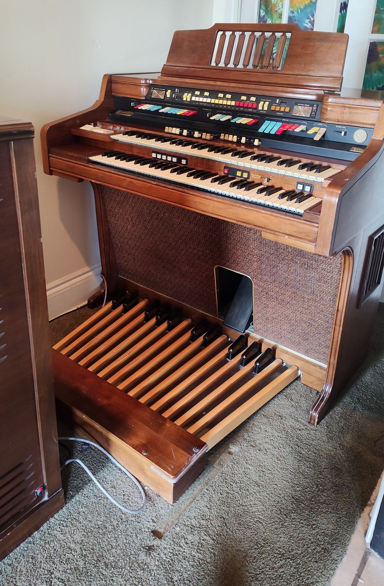 Hammond Draw Bar Organ with Leslie Cab
