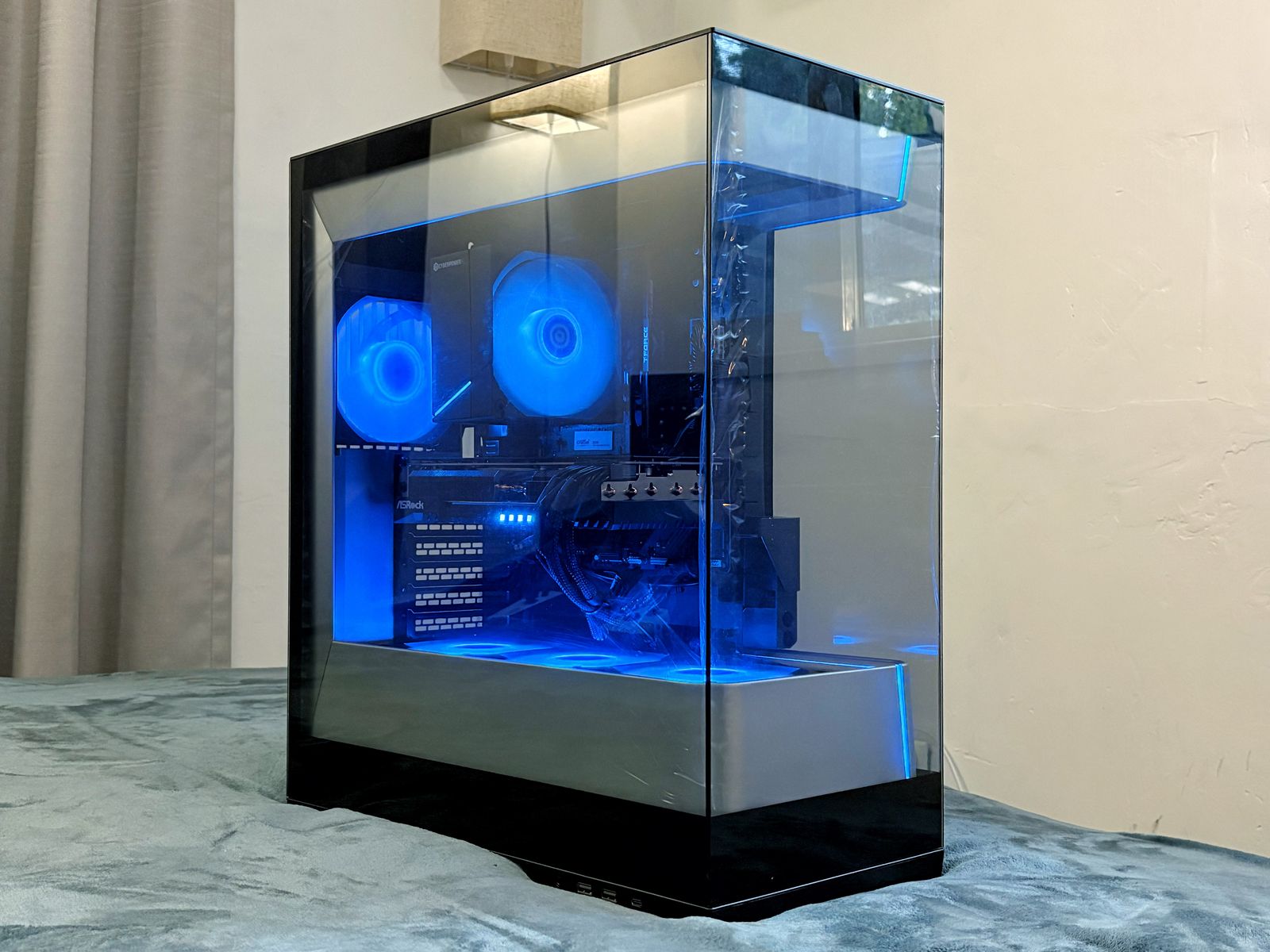 High-End AM5 Gaming PC [Ryzen 7-8700F, AMD Radeon RX 7700 16GB, 16GB DDR5 RAM, 1TB NVMe SSD]