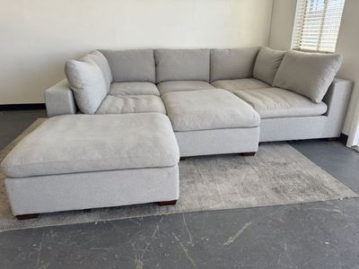 GRAY COSTCO MODULAR SECTIONAL SOFA COUCH & OTTOMAN
