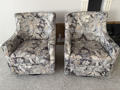PAIR OF CHAIRS