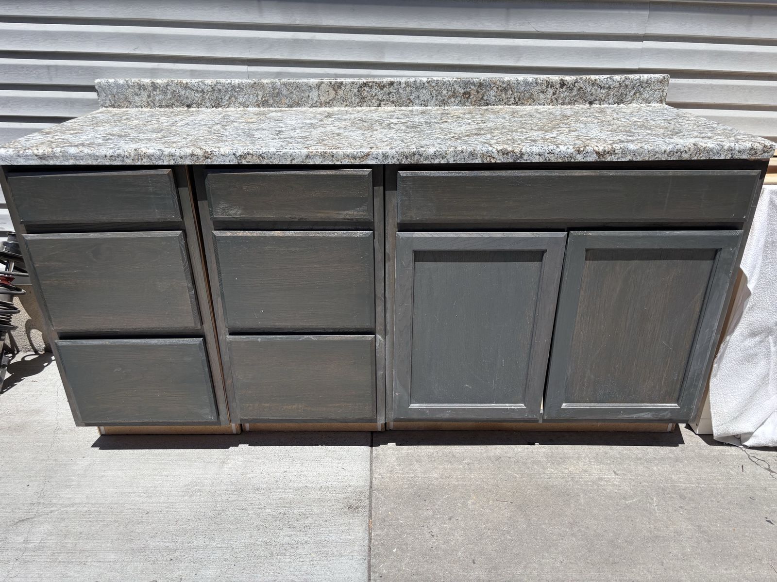 Nice Set Of Cabinets With Formica Top