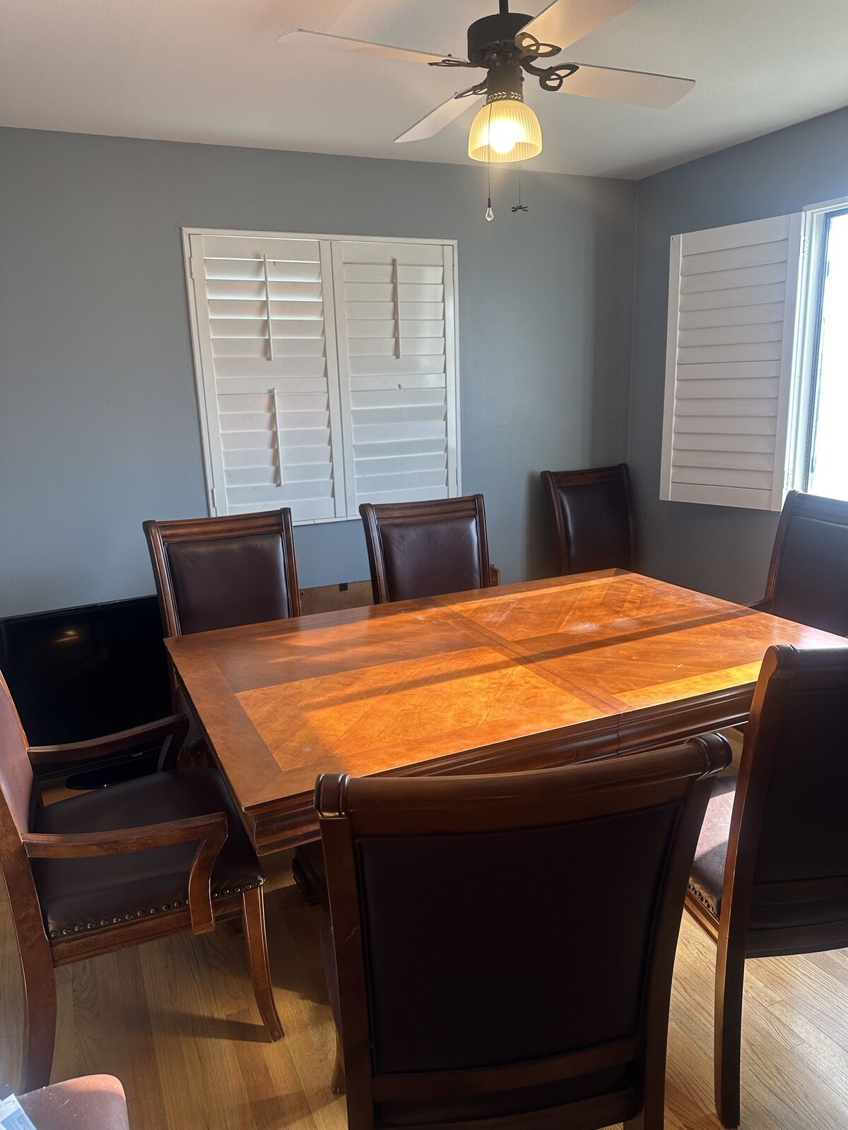 Extending dining room table