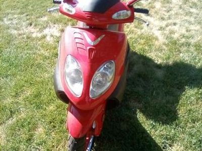 Motor Scooter 324 original miles excellent condition 150CC