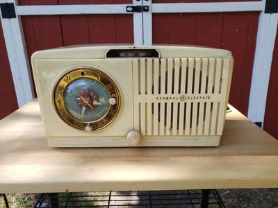 Vintage GE radio alarm clock