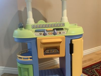 Little Tikes Pretend Play Kitchen Set - Colorful Toy Oven & Stove for Kids