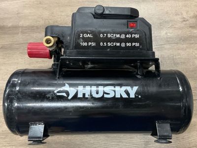 HUSKY 0100211A 2 GAL AIR COMPRESSOR